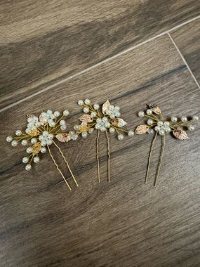 Set of 3 Gold Leaf and Pearl Bridal Hair Pins